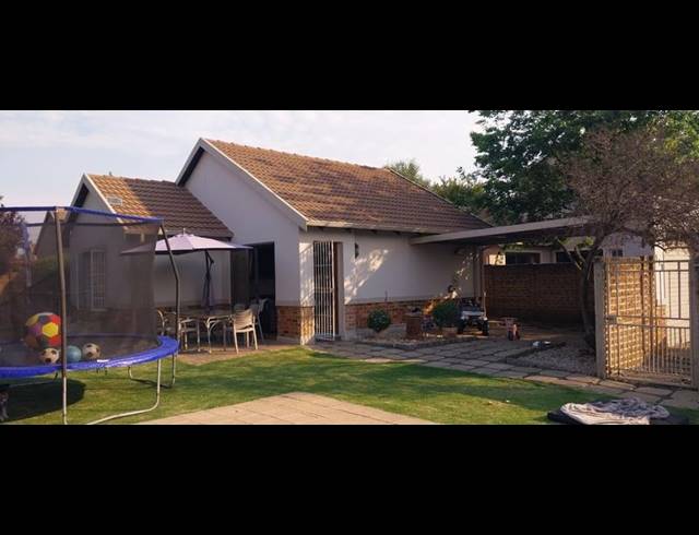 2 BEDROOM PROPERTY TO RENT IN POMONA